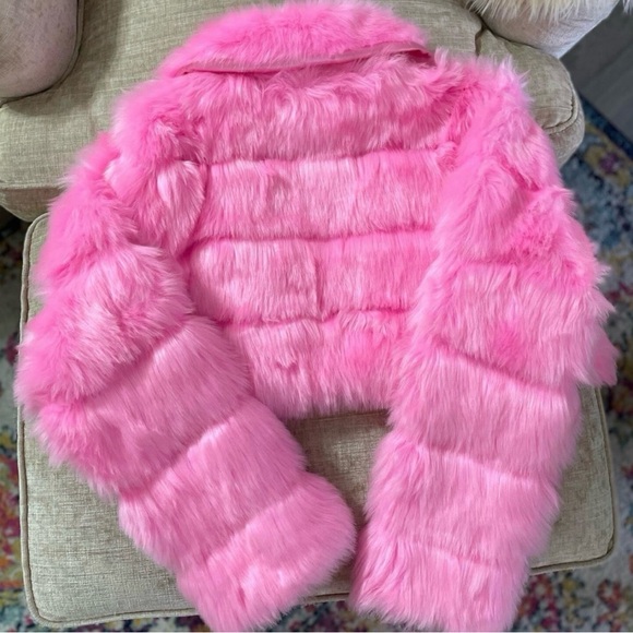 Bright pink fur crop jacket - Picture 4 of 4